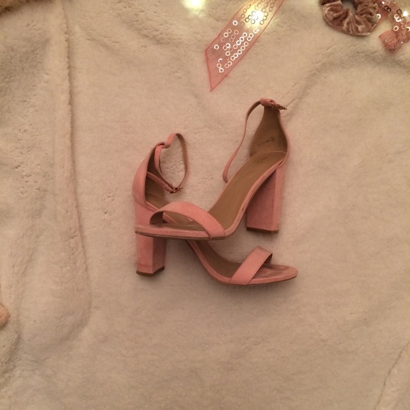Dream Pairs Shoes - $5 SALE✨Dream Pairs Size Pink Suede Heel